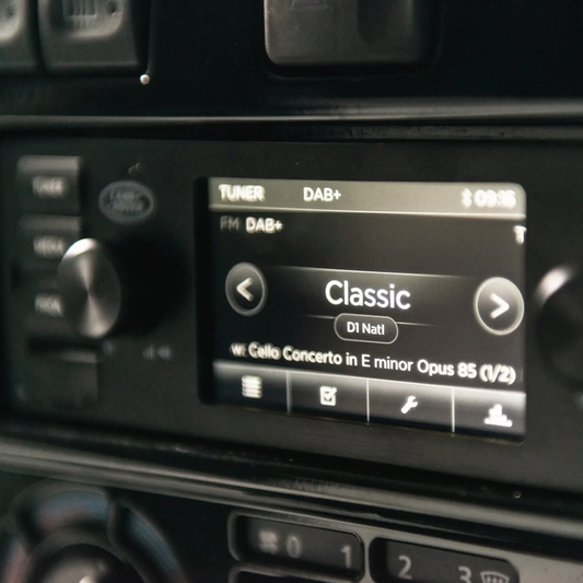 LAND ROVER CLASSIC INFOTAINMENT SYSTEM IN BLACK