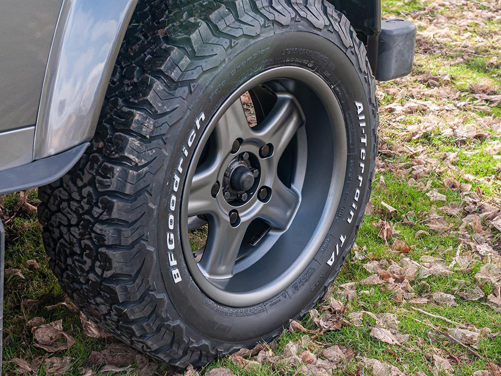 CLASSIC DEFENDER SPORT 18” x 9” - ET0 Alloy Wheel