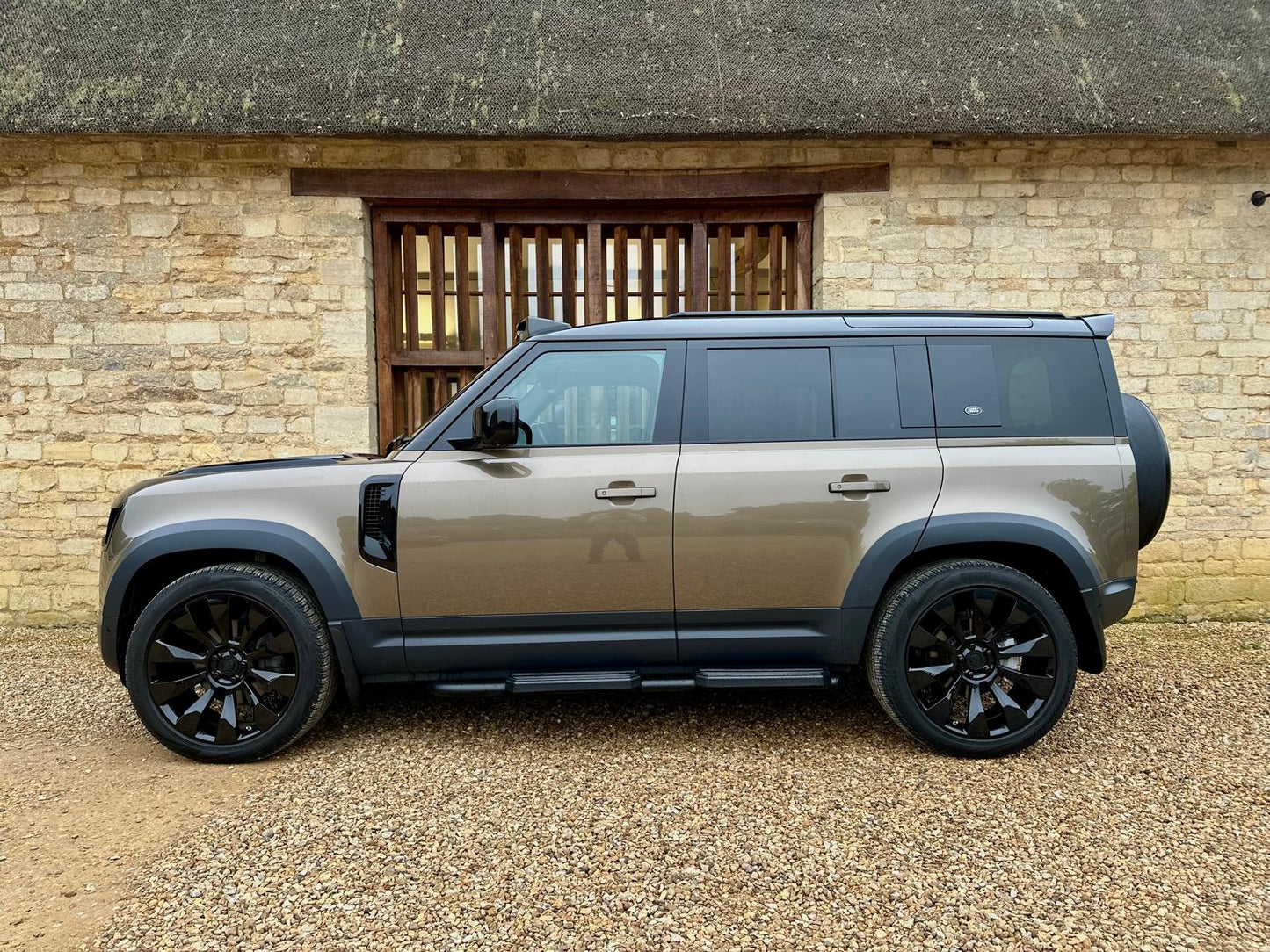 New Defender Alloy Wheel 22" x 9" ET35 Polished Black